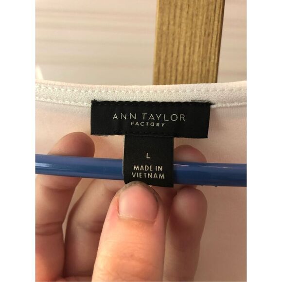 Ann Taylor Factory Women’s White Long Sleeve Elegant Blouse Size L - Picture 5 of 7